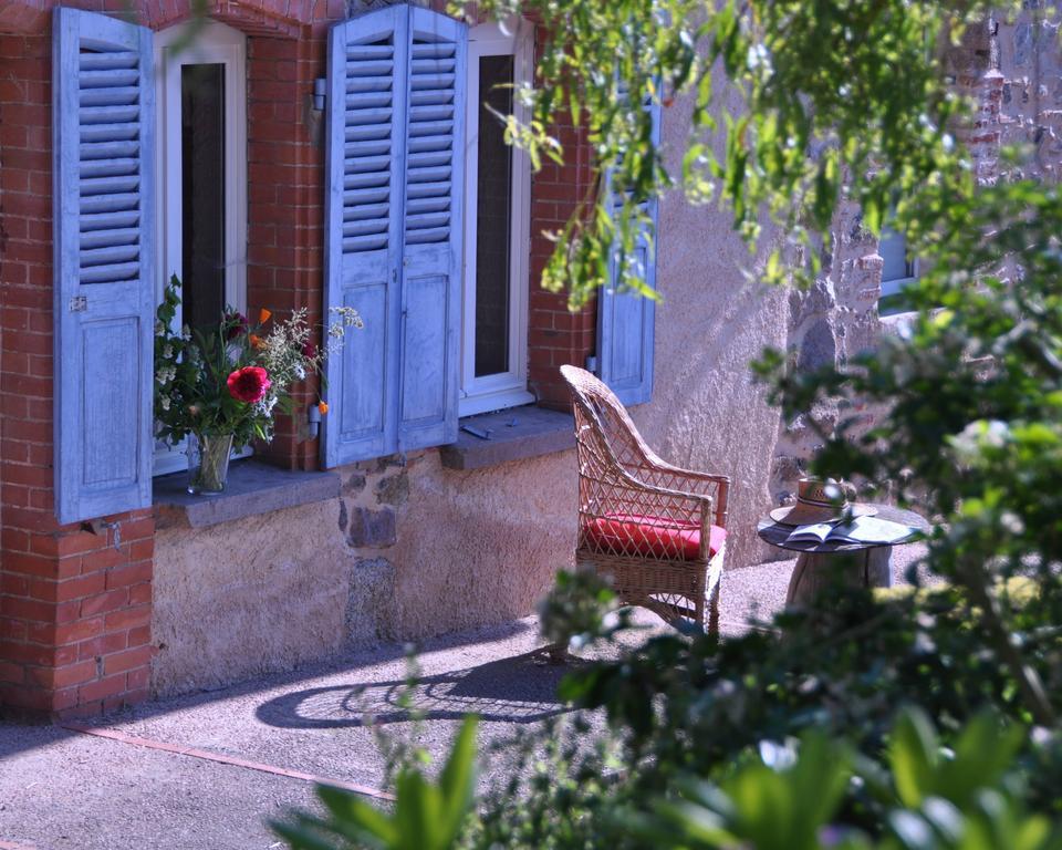 La Ferme Aux Abeilles Ambierle Exterior foto