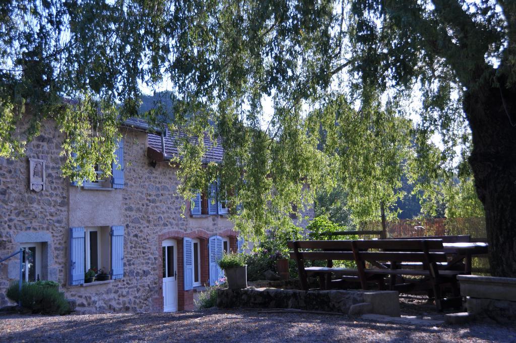 La Ferme Aux Abeilles Ambierle Exterior foto